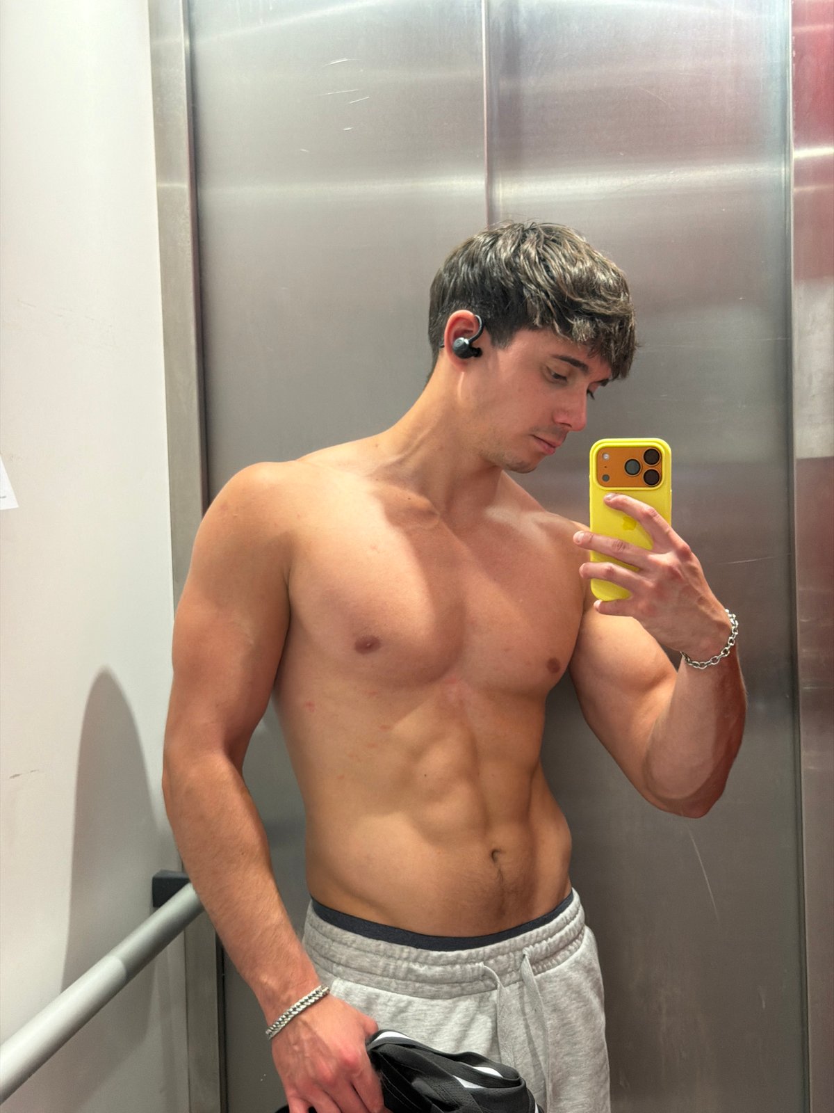 Mirror selfie trend documented across Sofia locations Tuesday afternoon