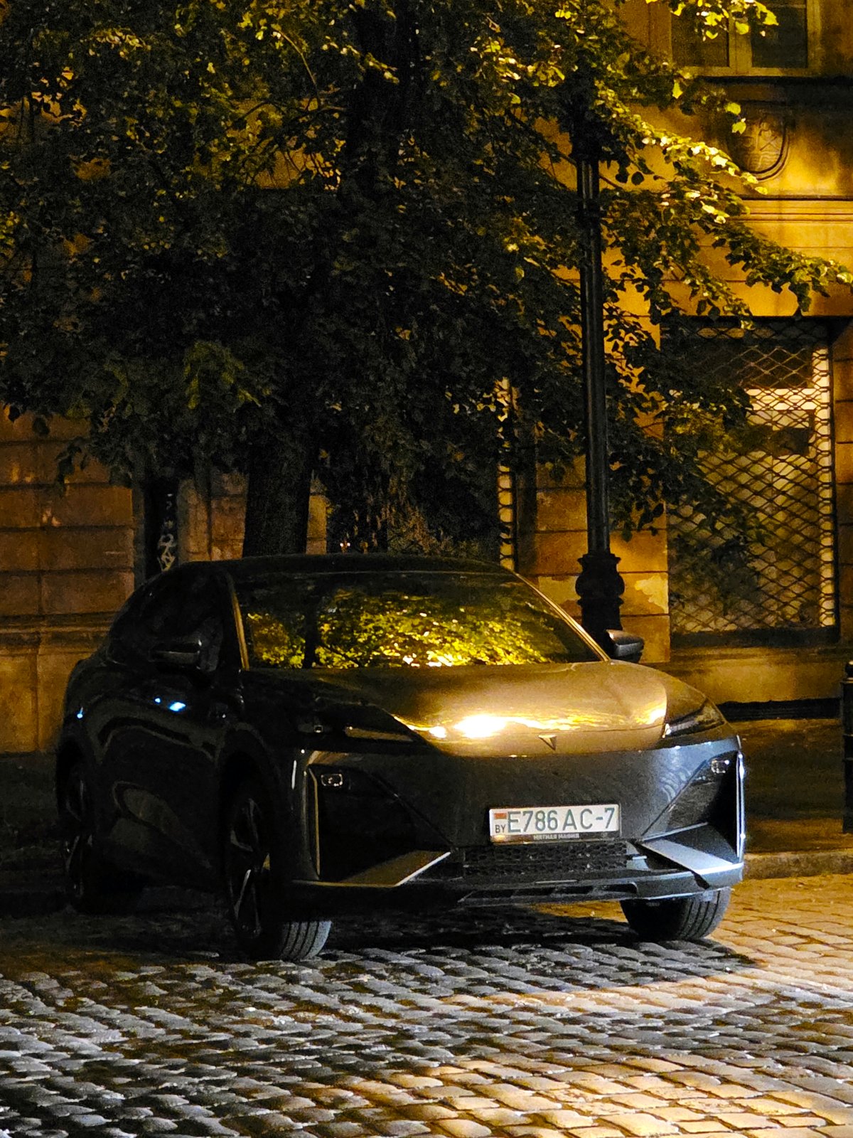 Night walk through Warsaw's historic core, monuments and all