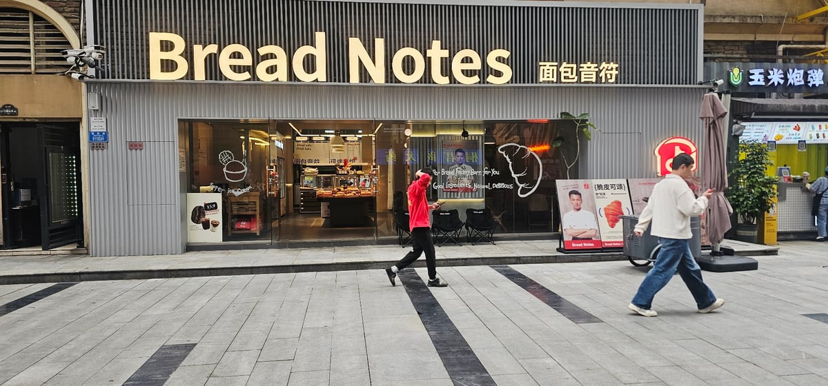Daily street life documented in Chongqing tech district