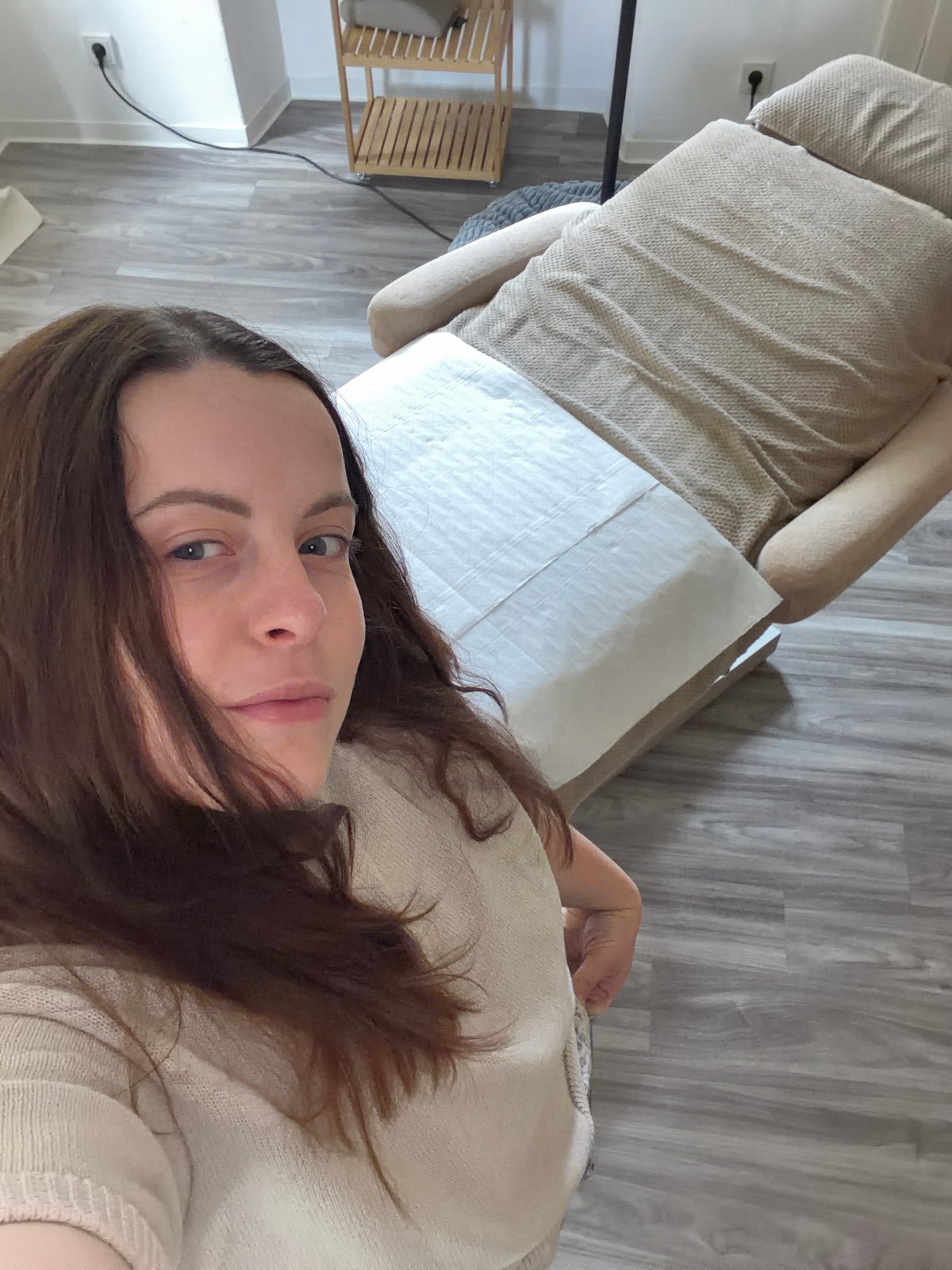 Woman documents spa visit in Meisenheim treatment rooms