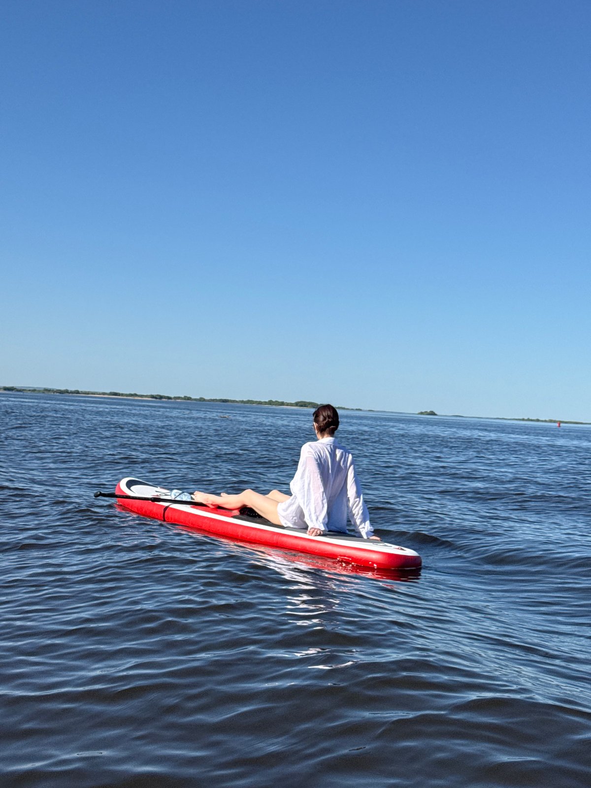 Paddleboarders enjoy clear afternoon on Russian waters near Ust'-Kurdium