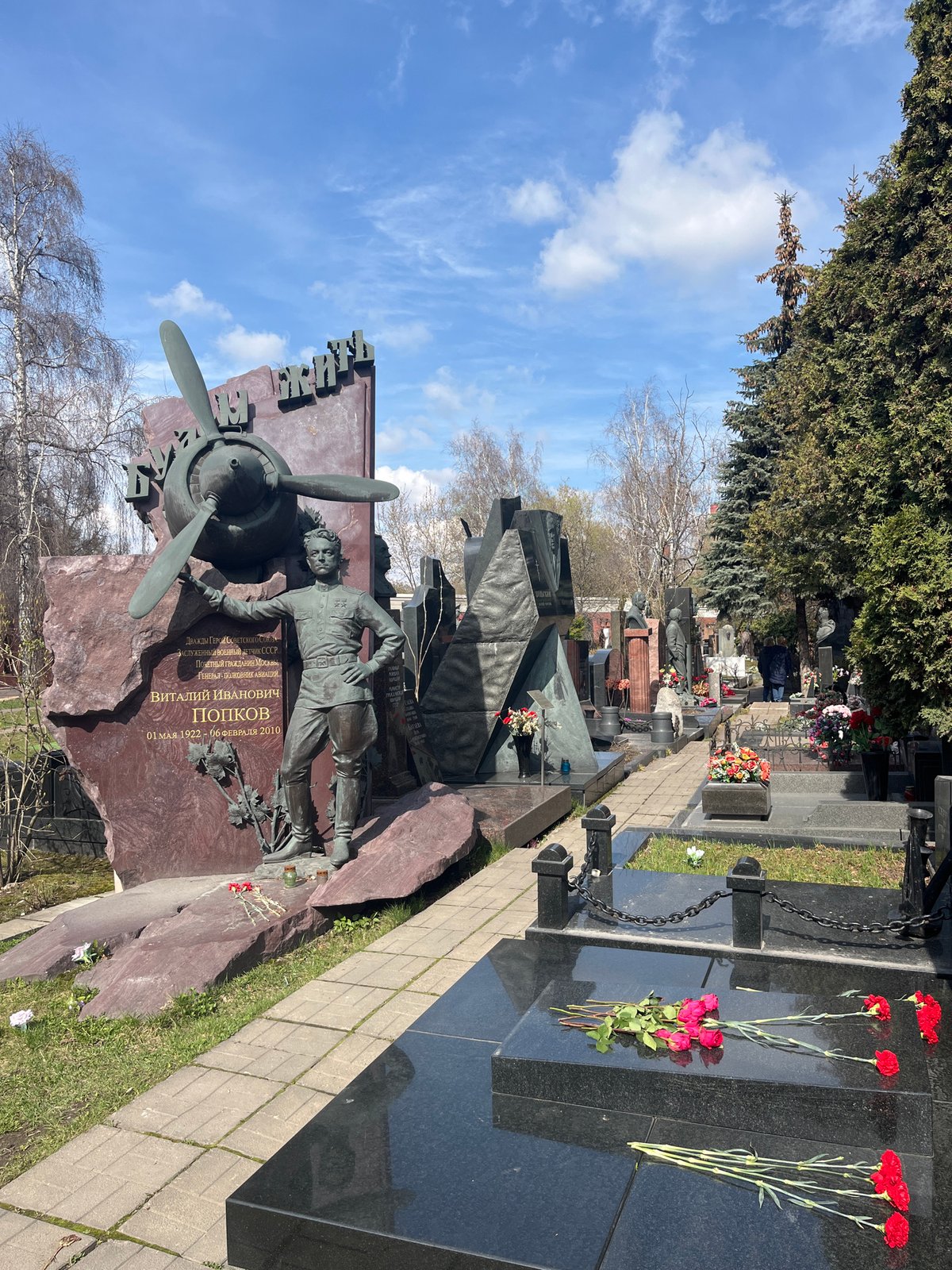 Visitor documents notable graves at Moscow's Novodevichy Cemetery