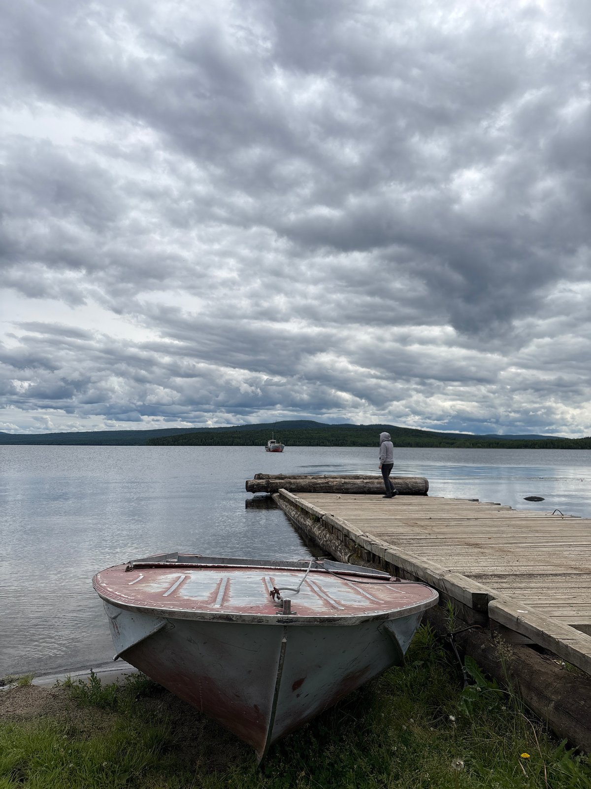 Lakeside pause in rural Sedanovo, Russia