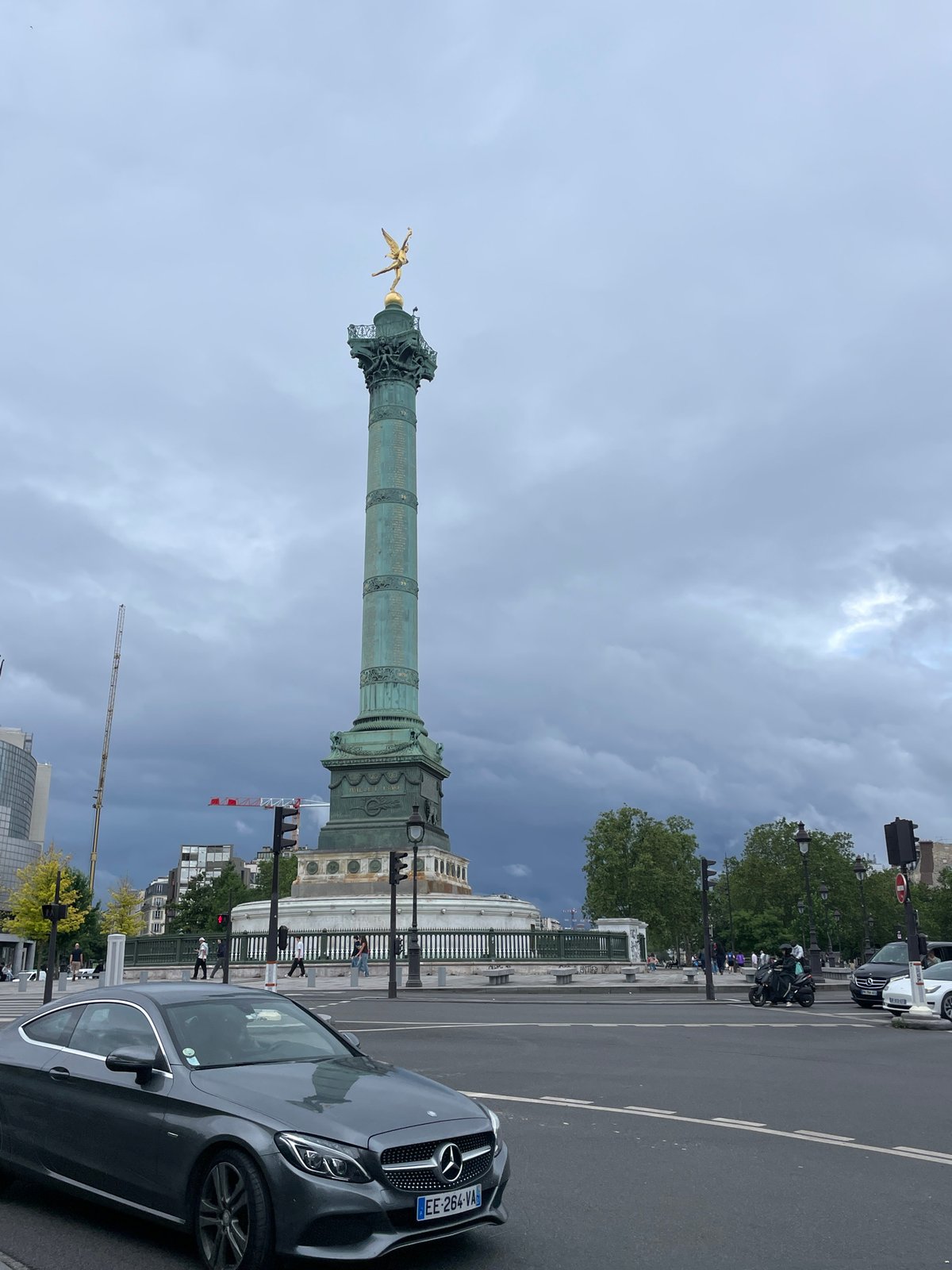 Morning street scenes captured across central Paris landmarks