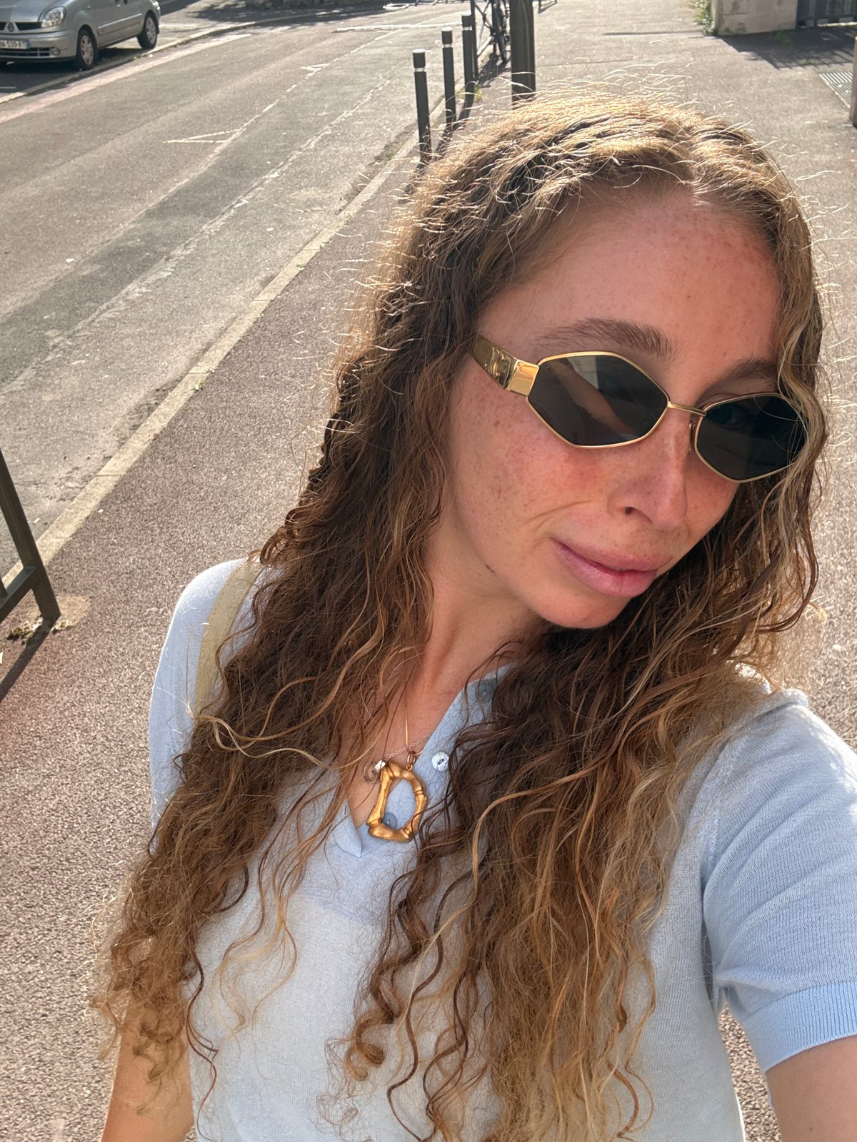 Woman in sunglasses, person in green shorts spotted in Suresnes