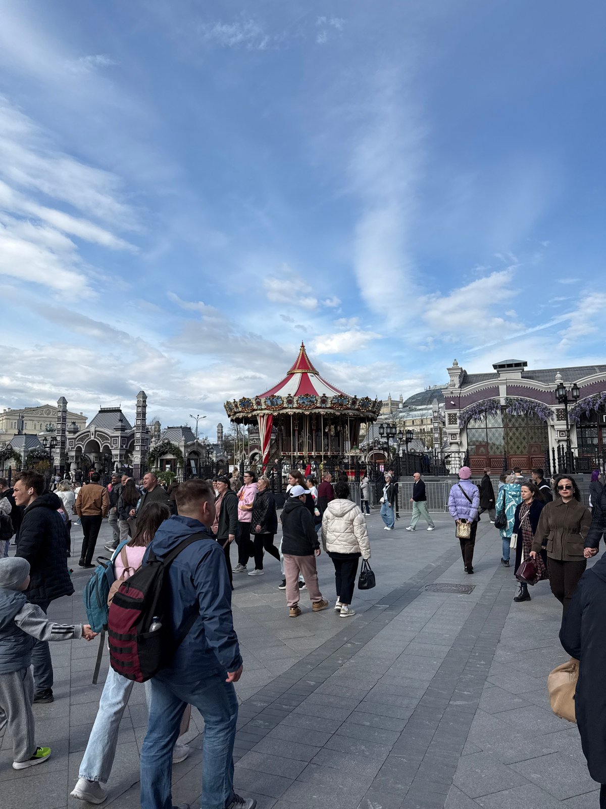 Ordinary tourist activity observed in Moscow's Red Square area