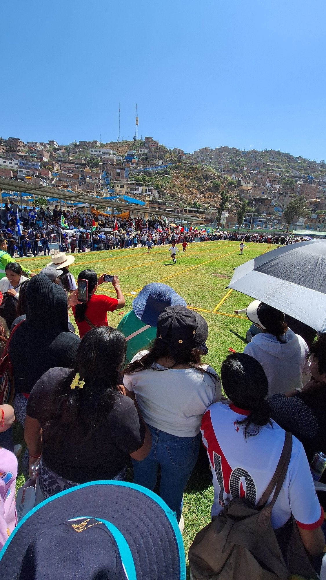 School event draws crowds in Mariano Melgar, Peru