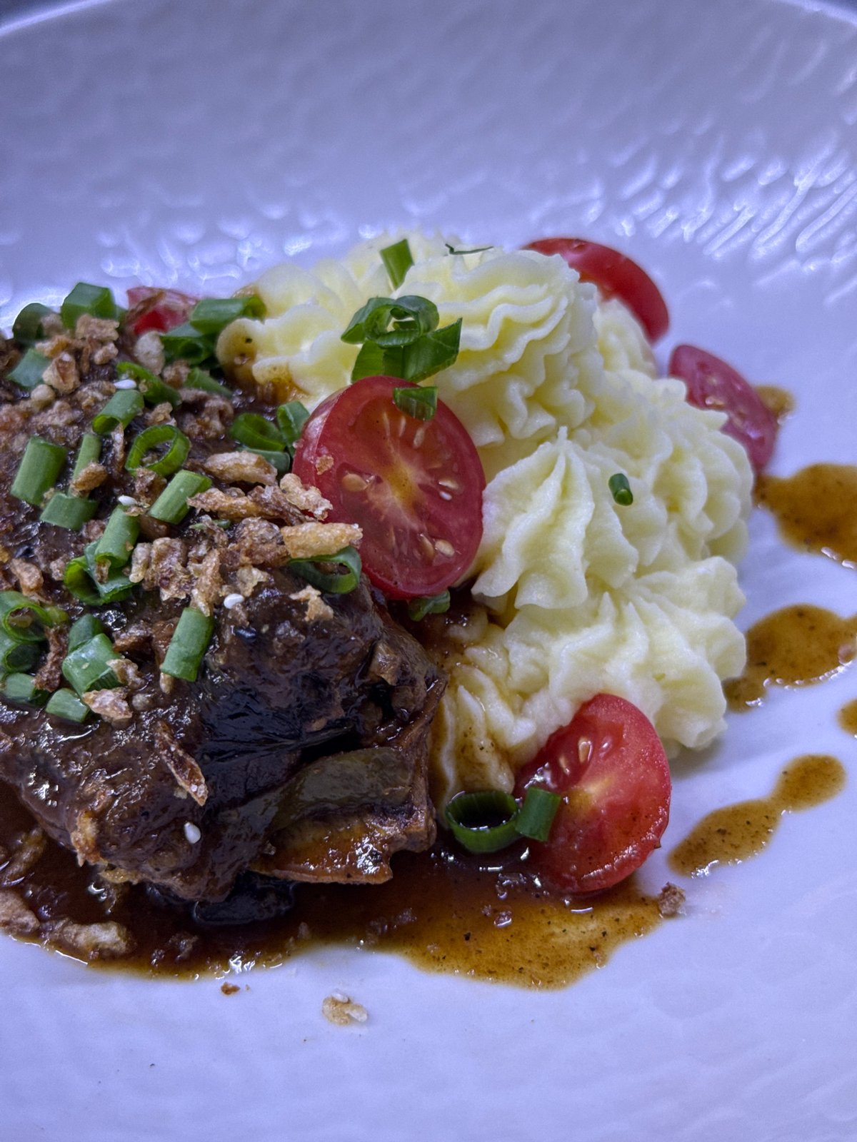 Braised short rib plating and dusk landscapes in Ақші