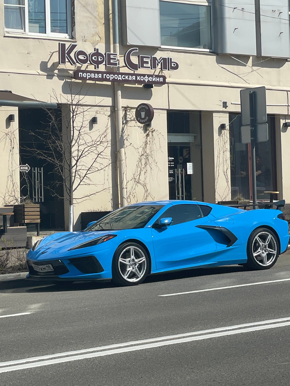 Morning observations document blue Corvette touring central Izhevsk landmarks