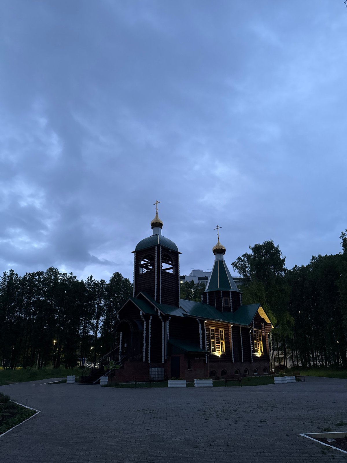 Ordinary life moments documented across Chaikovsky, Russia Saturday evening