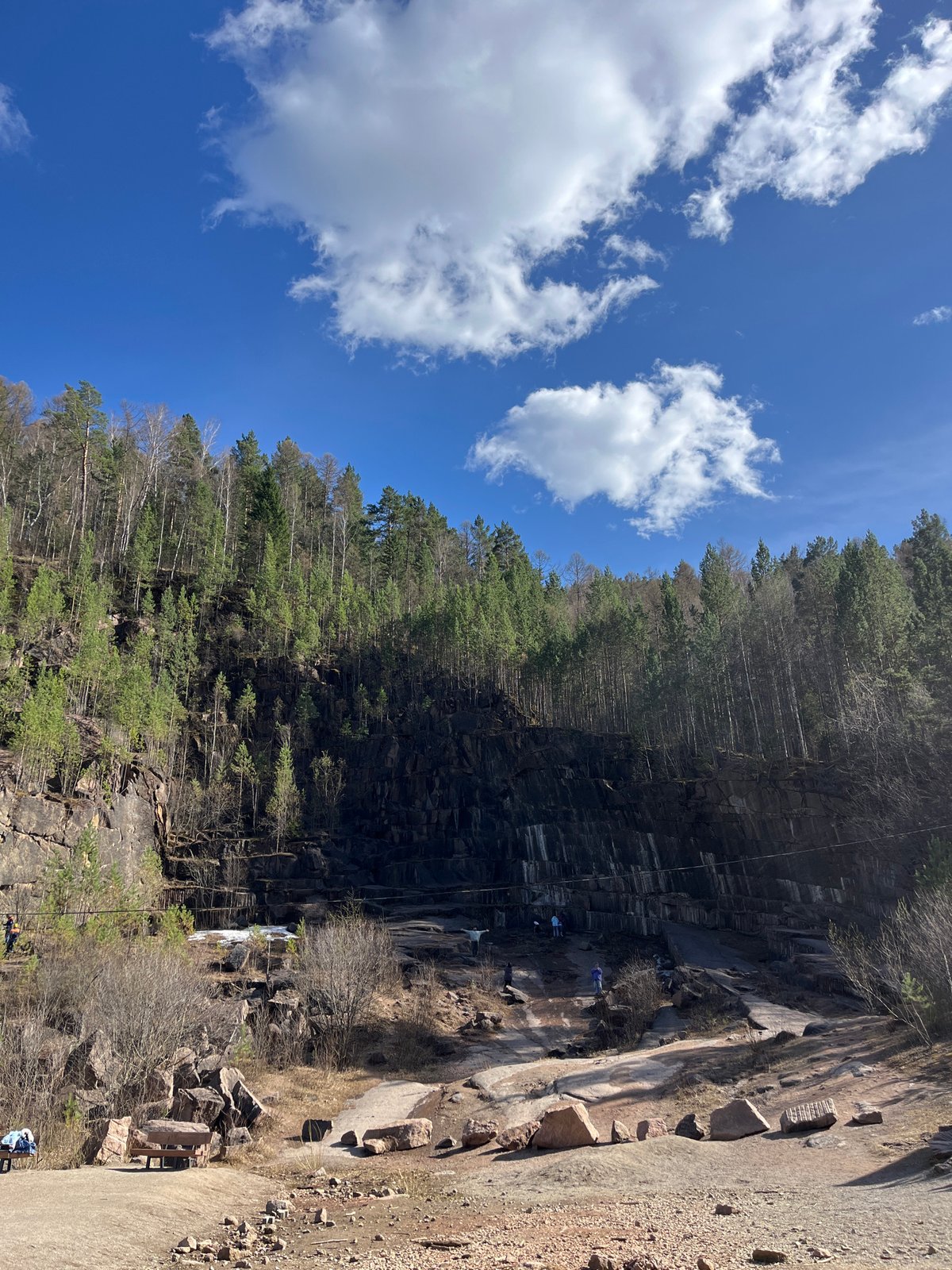 Visitors capture scenic Krasnoyarsk landscapes during morning outing