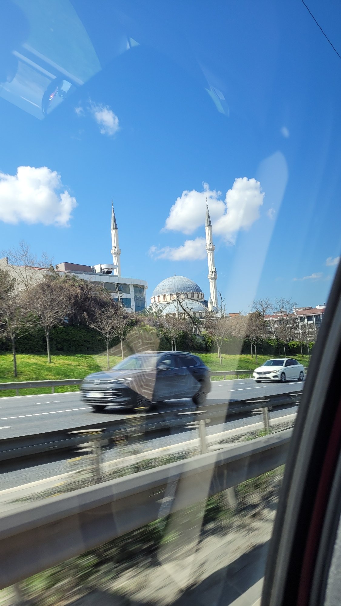 Everyday street view captured in Esenyurt, Turkey