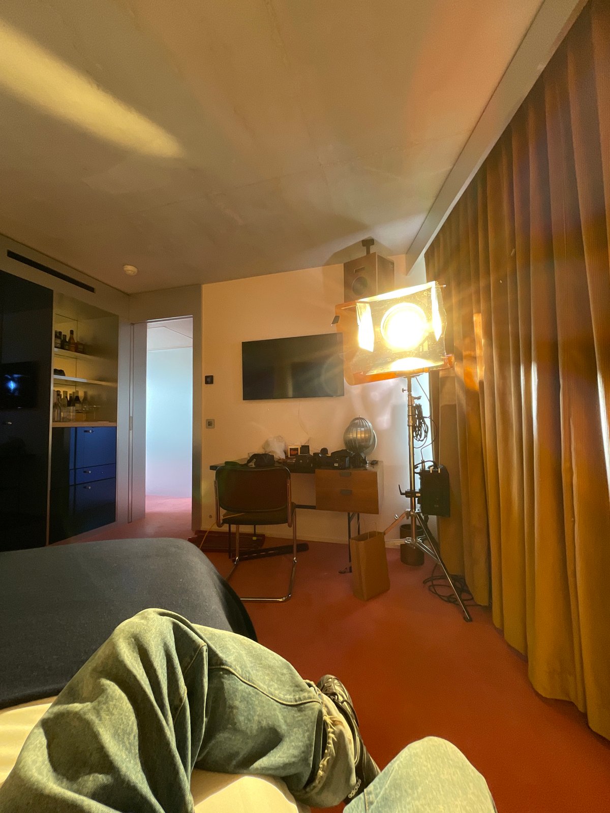 Guest documents luxury hotel room experience in Paris