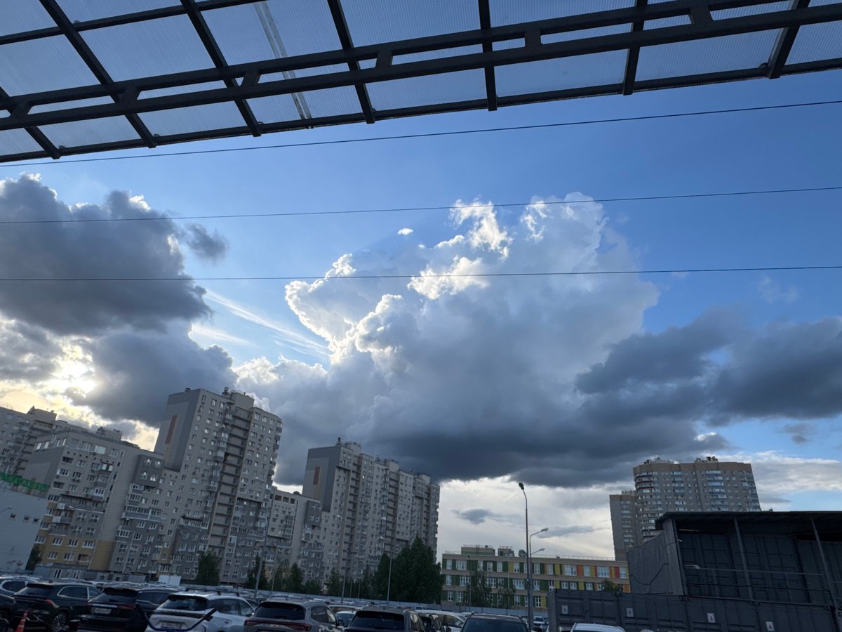 Afternoon scenes captured around Balashikha residential area and garage