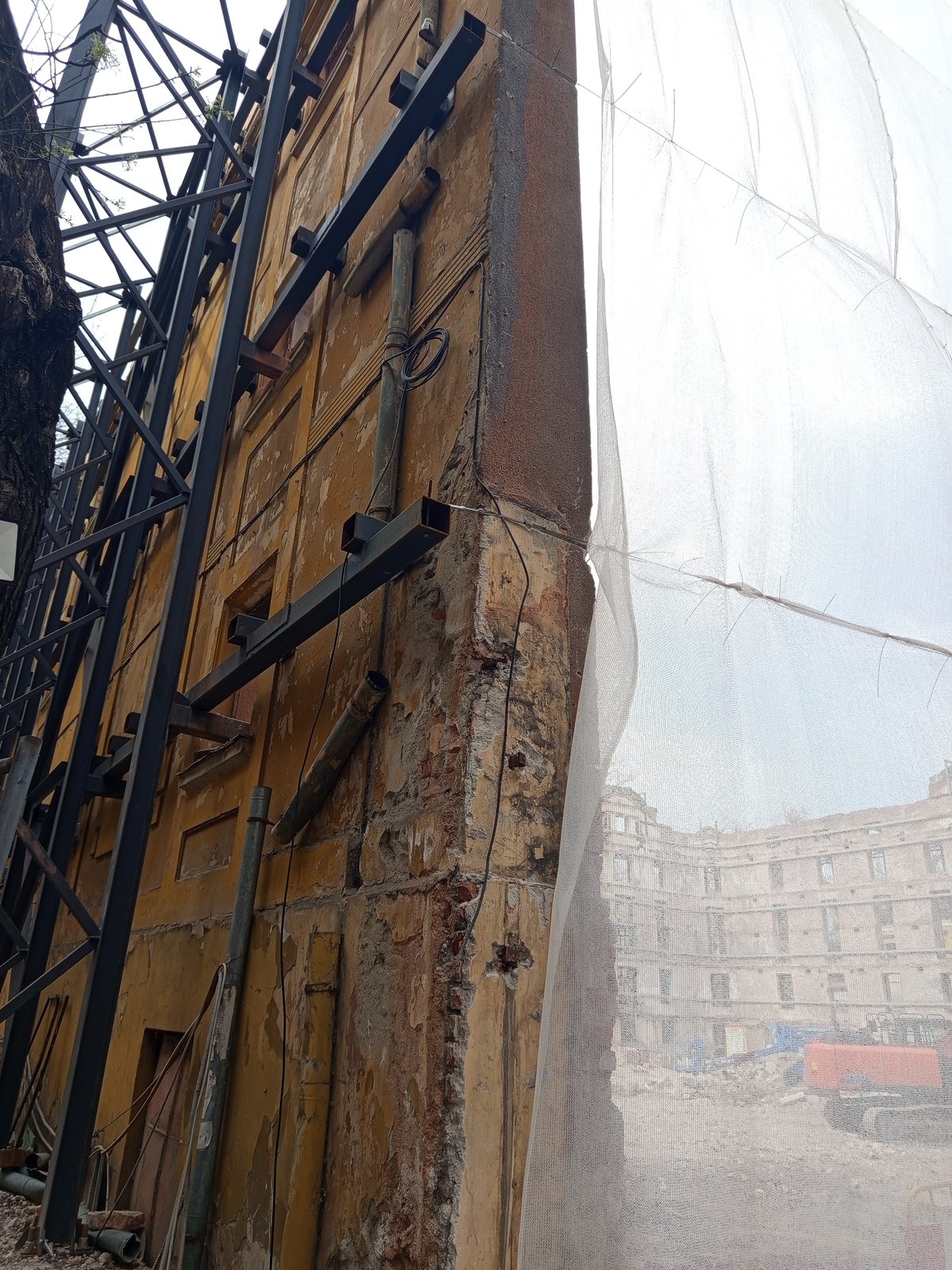 Deteriorated structure with protective netting observed in Plovdiv