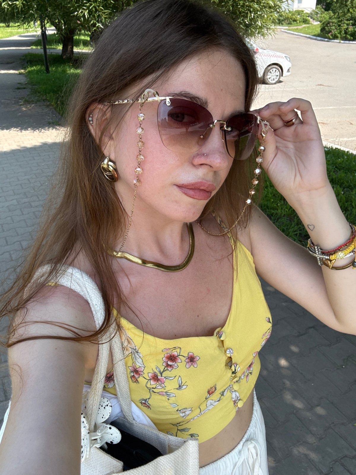 Sunny day selfies in a yellow floral outfit with accessories