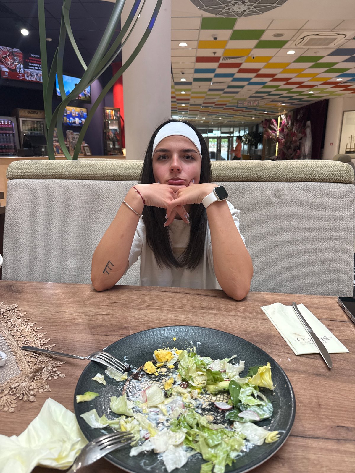 Afternoon dining and socializing documented across Veliko Tarnovo restaurants