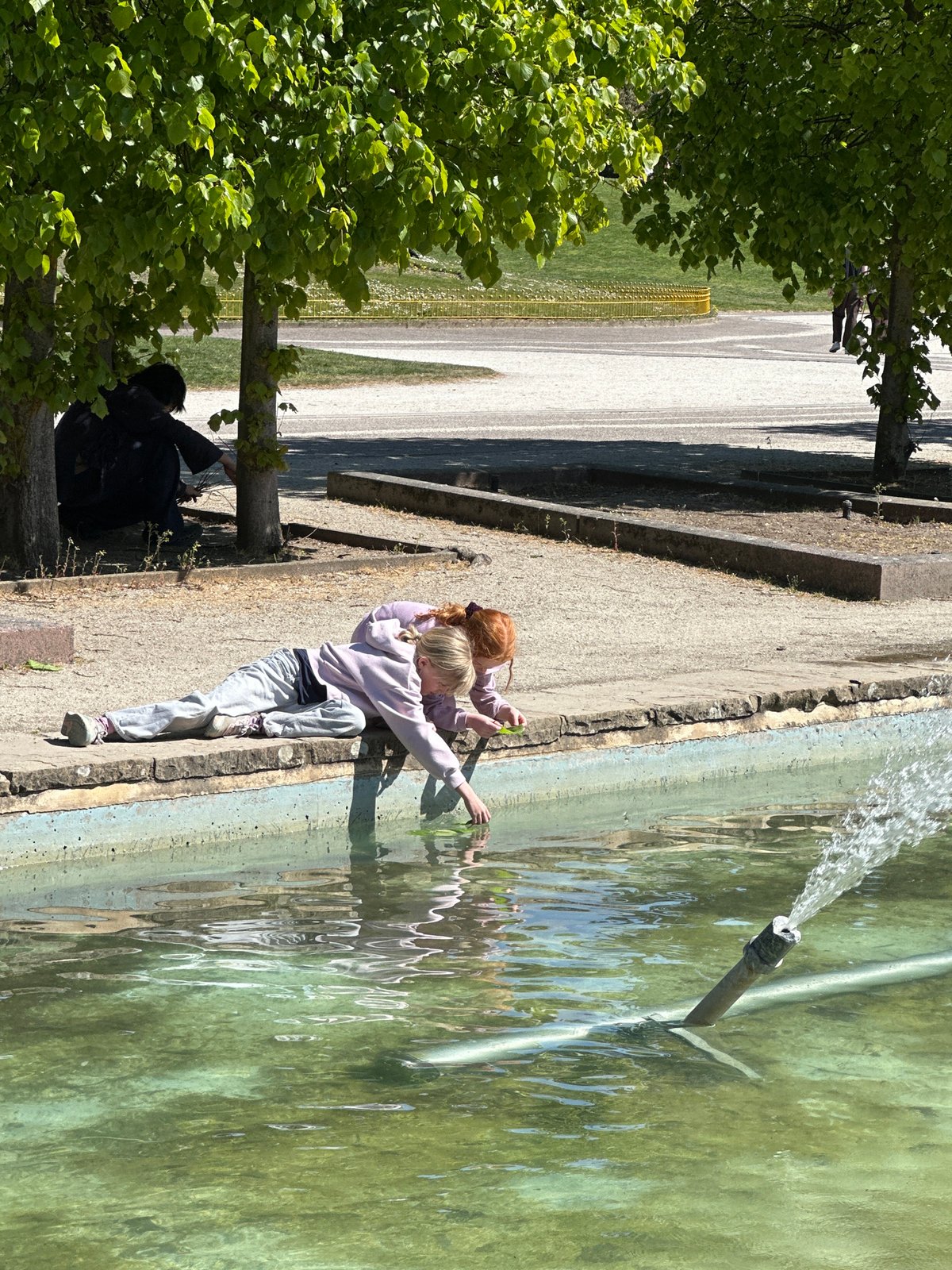 Weekend leisure activities observed at London park water features