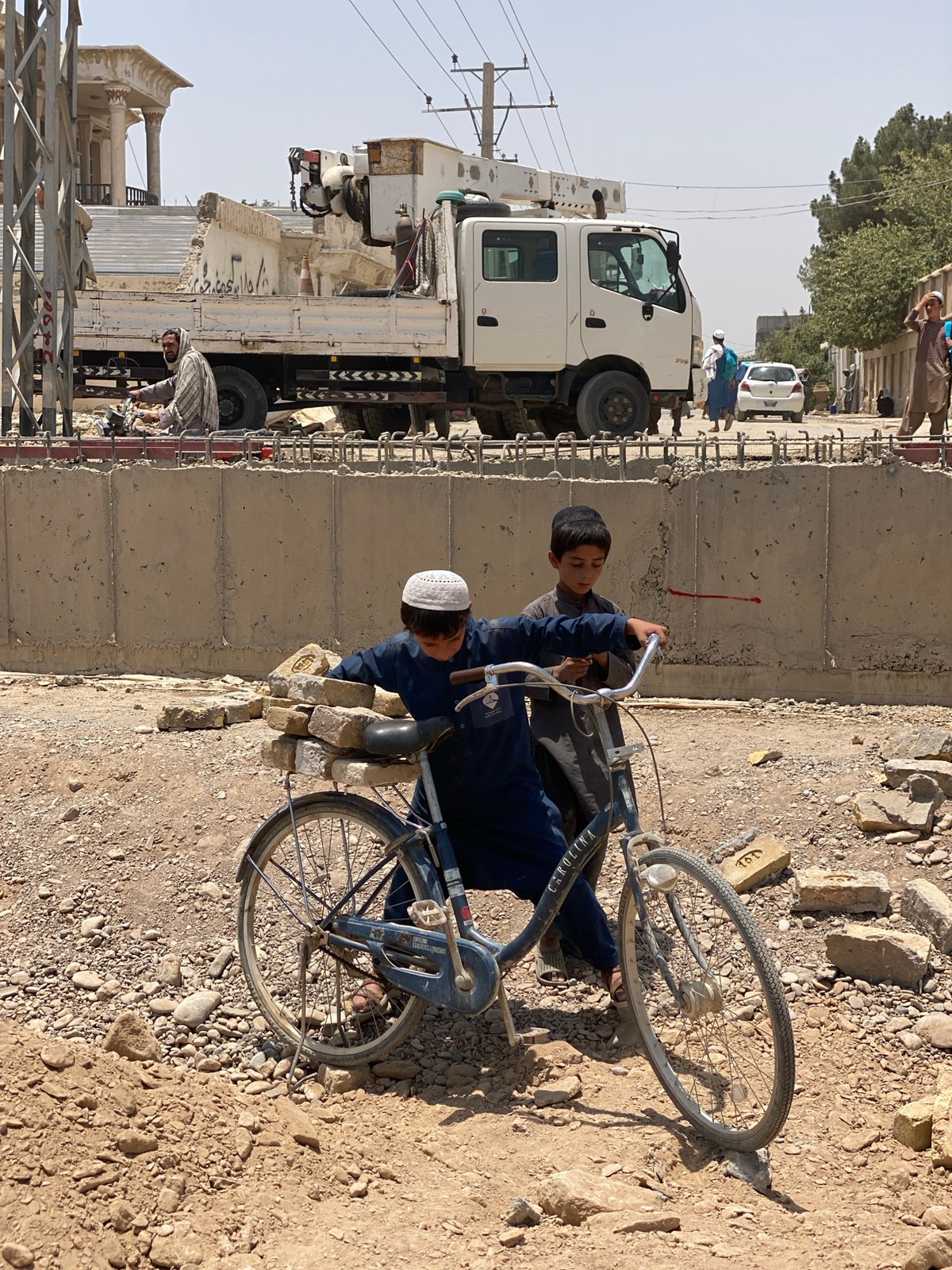 Everyday street life on a dusty Kandahar road