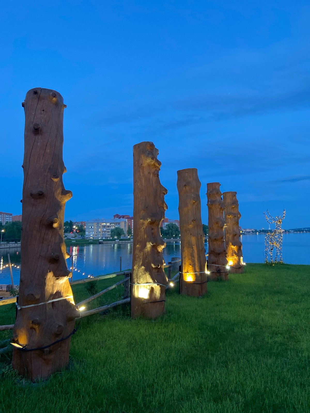 Dusk at Votkinsk's waterfront: reservoir views, a pier, and a lakeside café