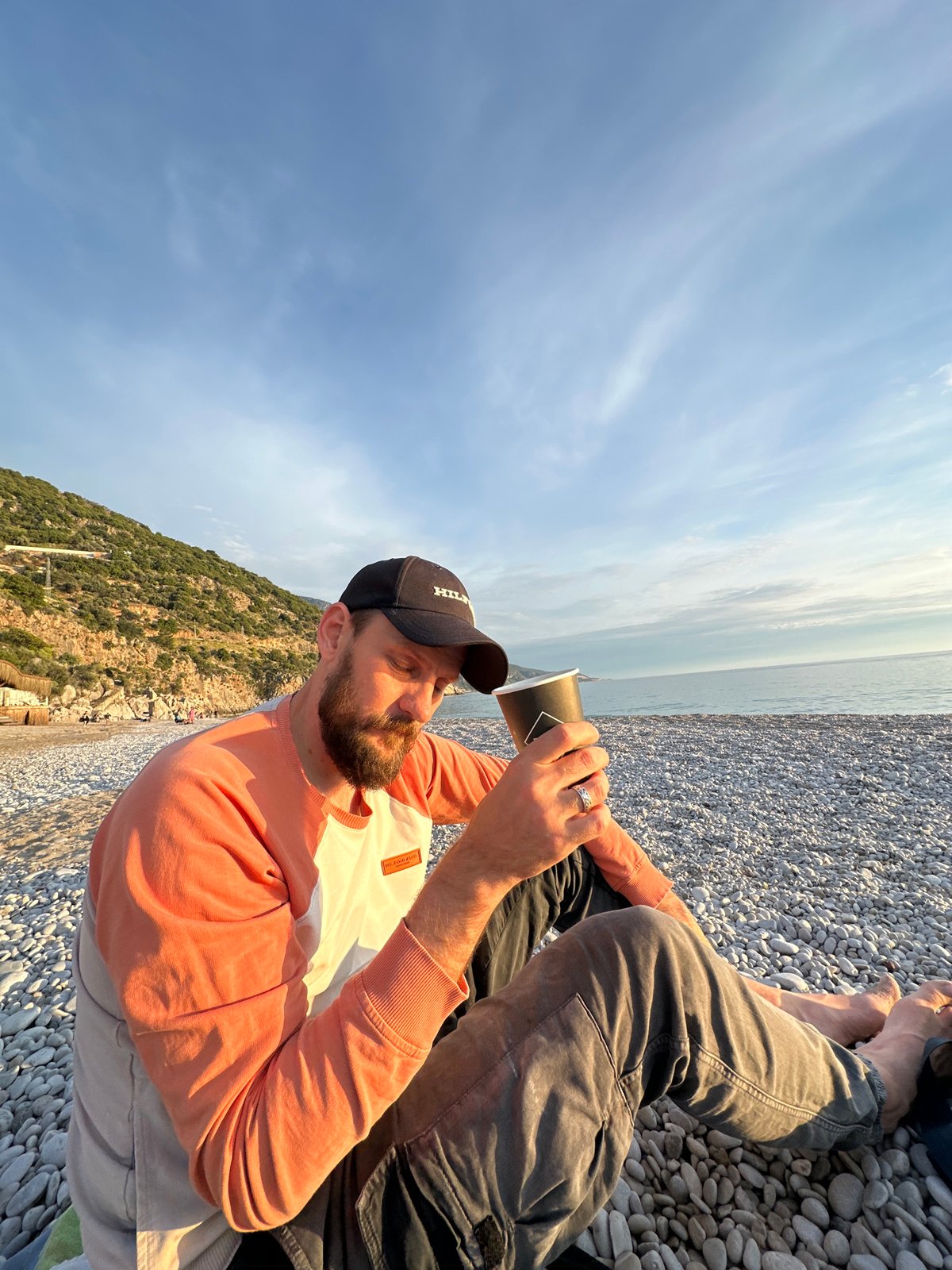 Paraglider lands on Fethiye beach as witness watches