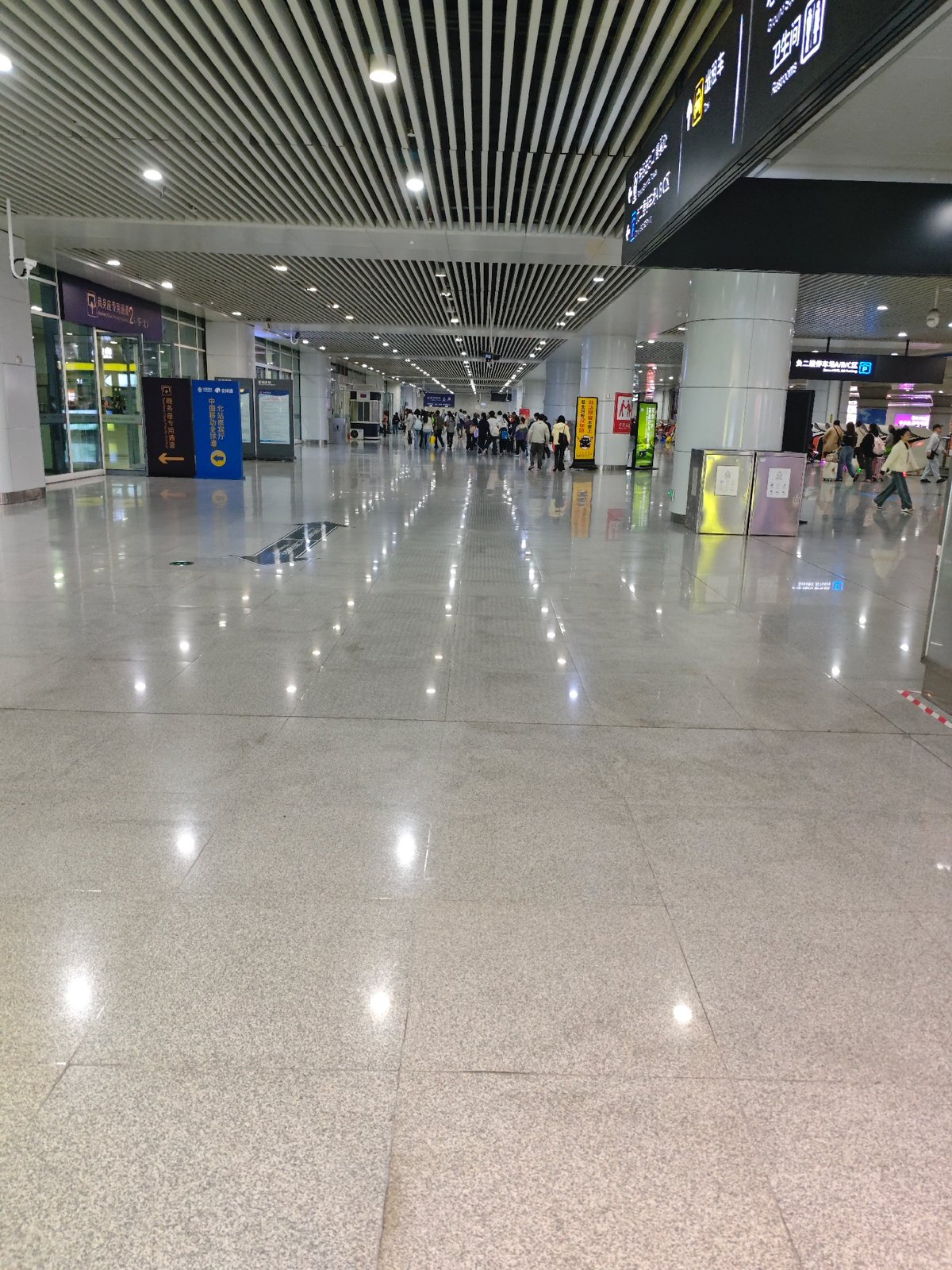 Morning activity recorded at Liangjiang transportation hub