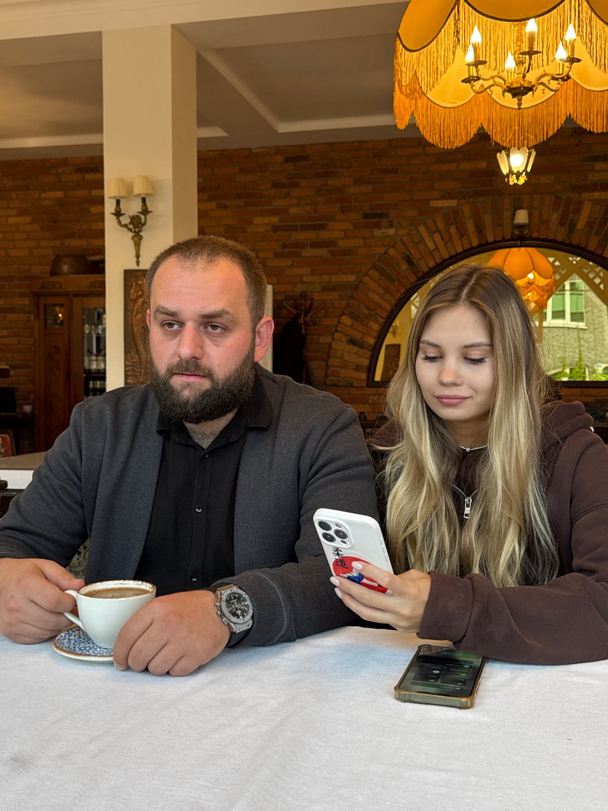 Couple enjoys lunch date at Sokhumi restaurant