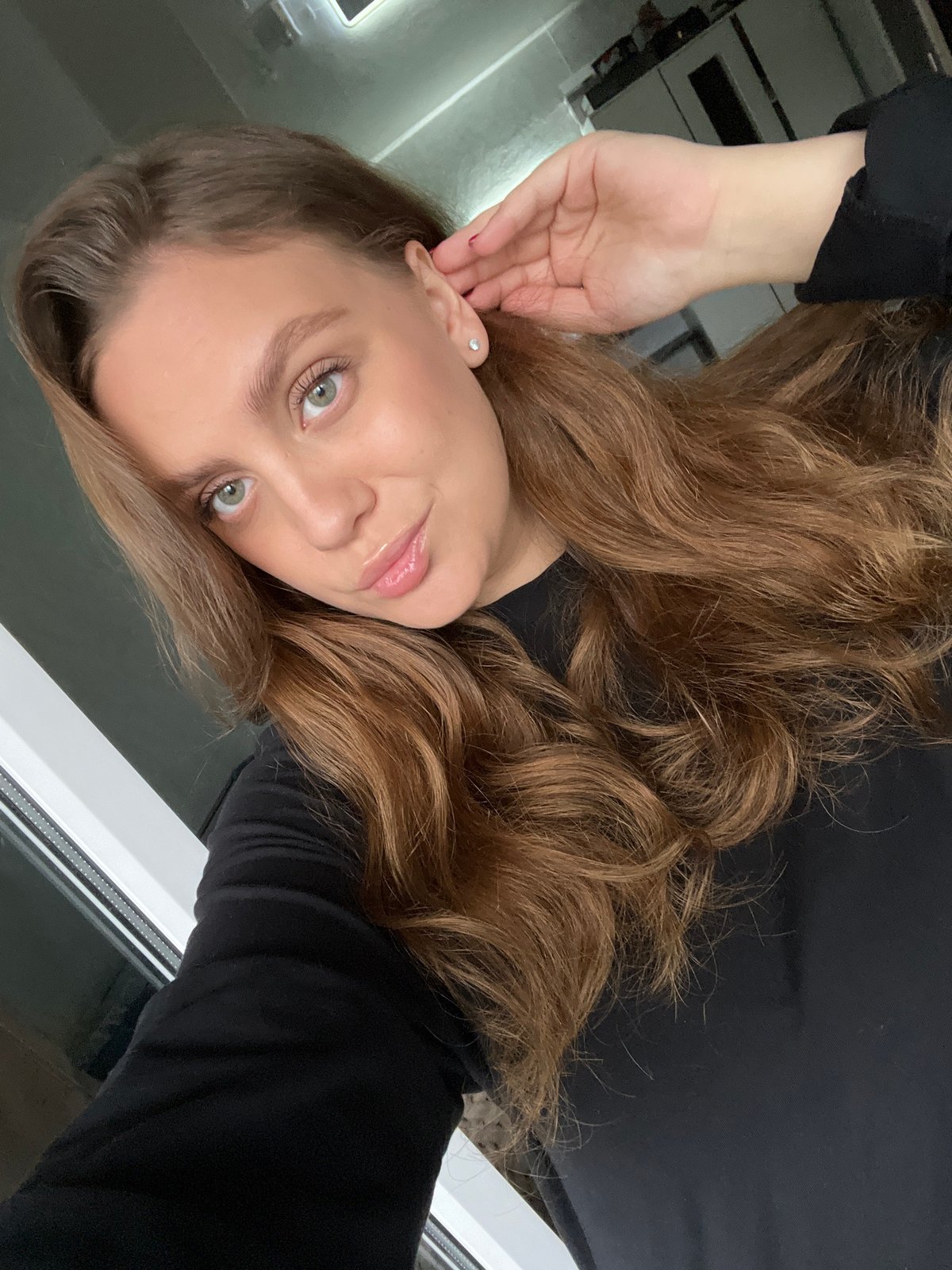 Morning selfie session documented across indoor locations in Chaikovsky