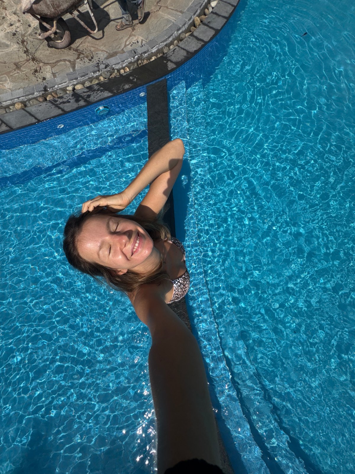 Pool day in Mũi Né, complete with selfies and swimming dogs