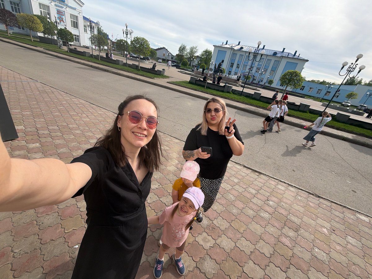 Family life documented across Chaikovsky, Russia during lunch hour