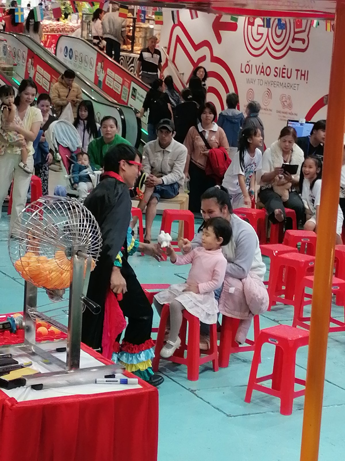 Mall entertainment event in Da Lat with costumes, live animals, and performances