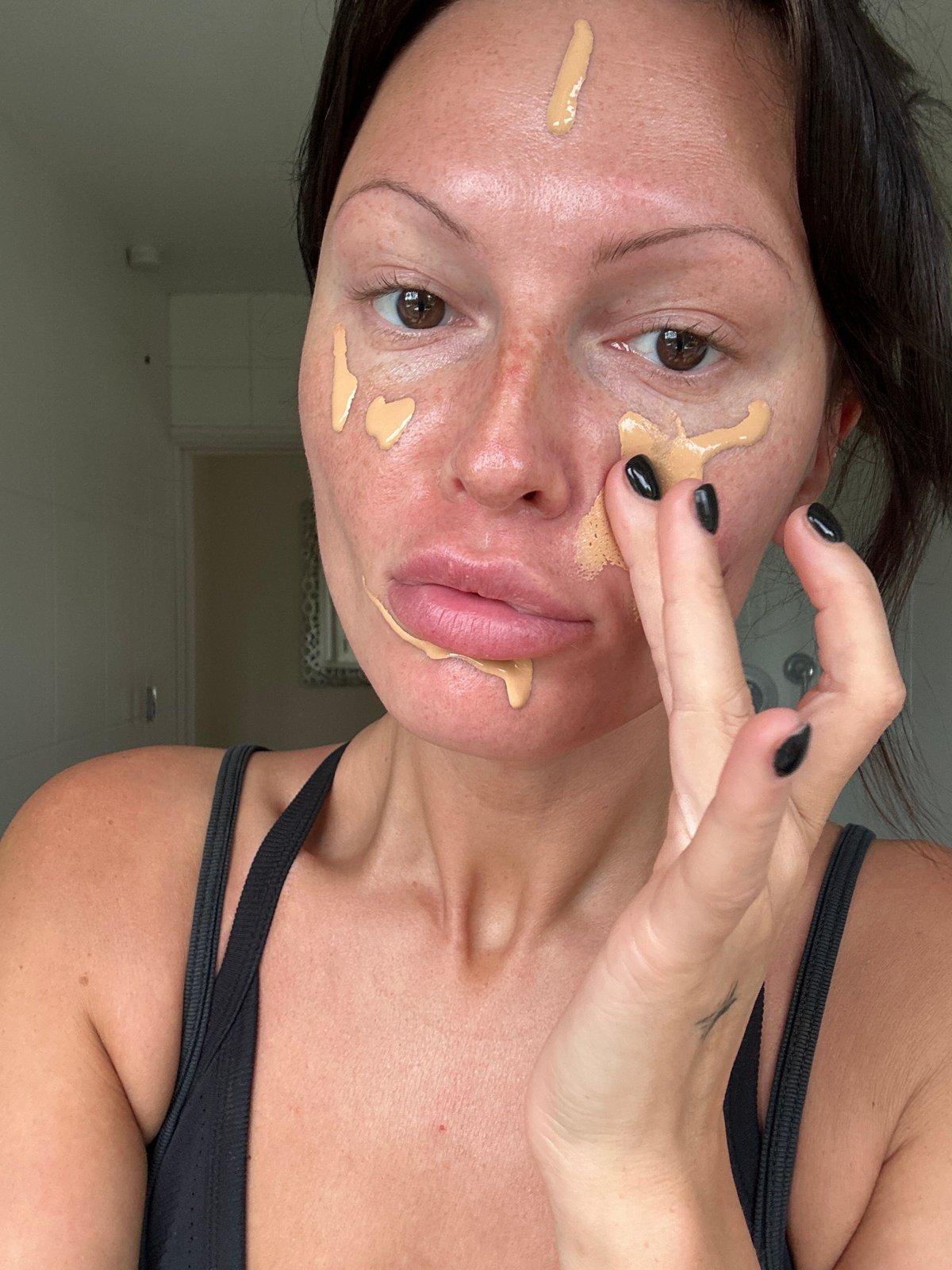 Morning makeup routine and mirror selfie in Tunbridge Wells