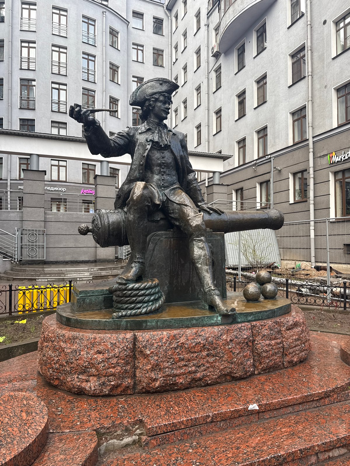 Bronze naval statue with torch observed in Saint Petersburg