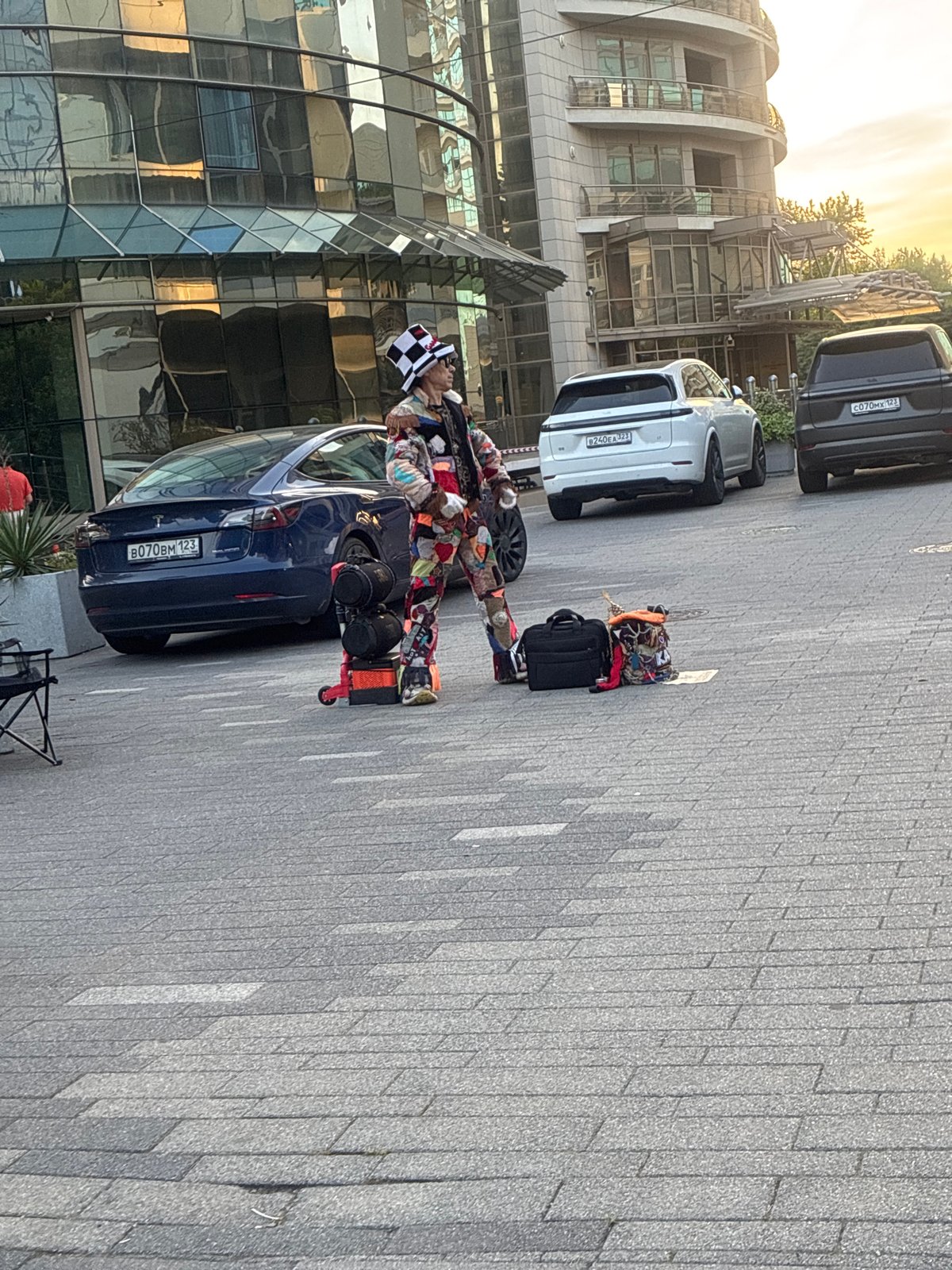 Ordinary afternoon life documented across coastal Sochi, Russia