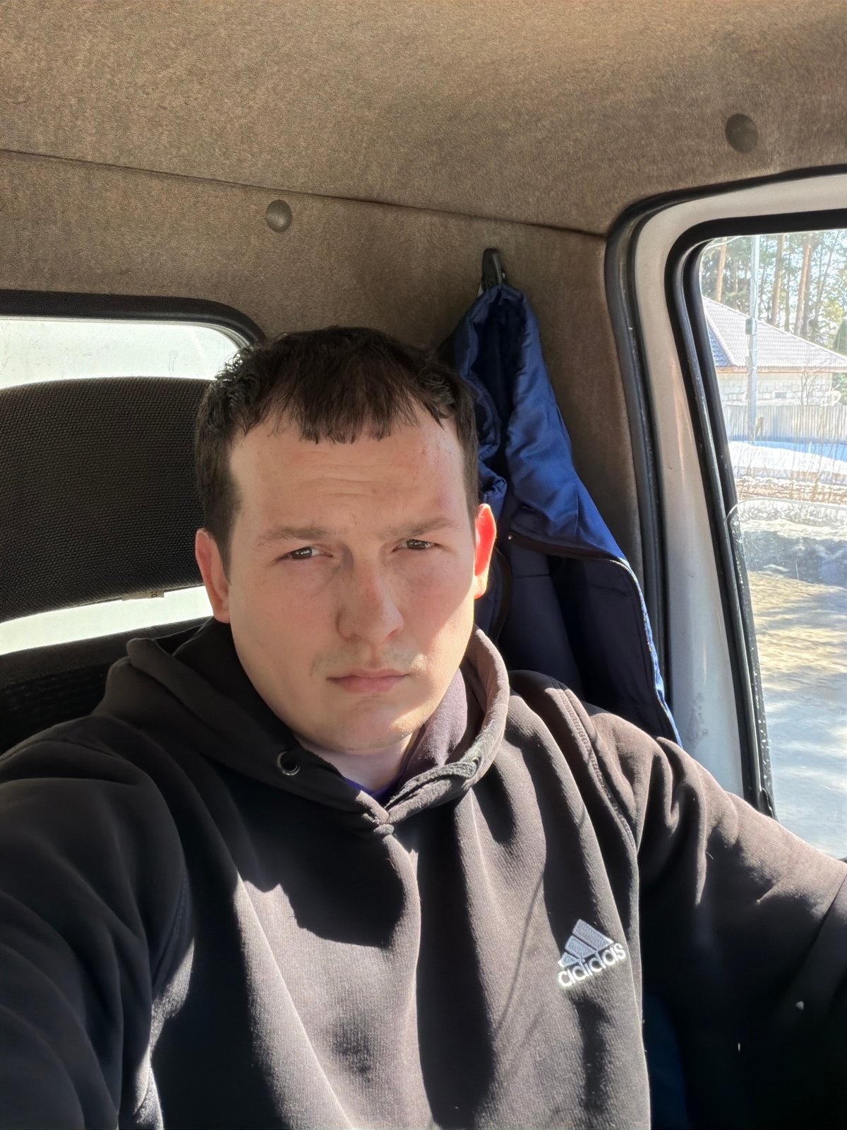 Vehicle occupants documented in separate cars in Chaikovsky