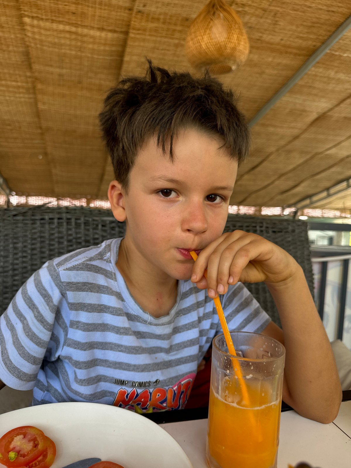Morning moments captured in Mũi Né: breakfast, selfies, social media