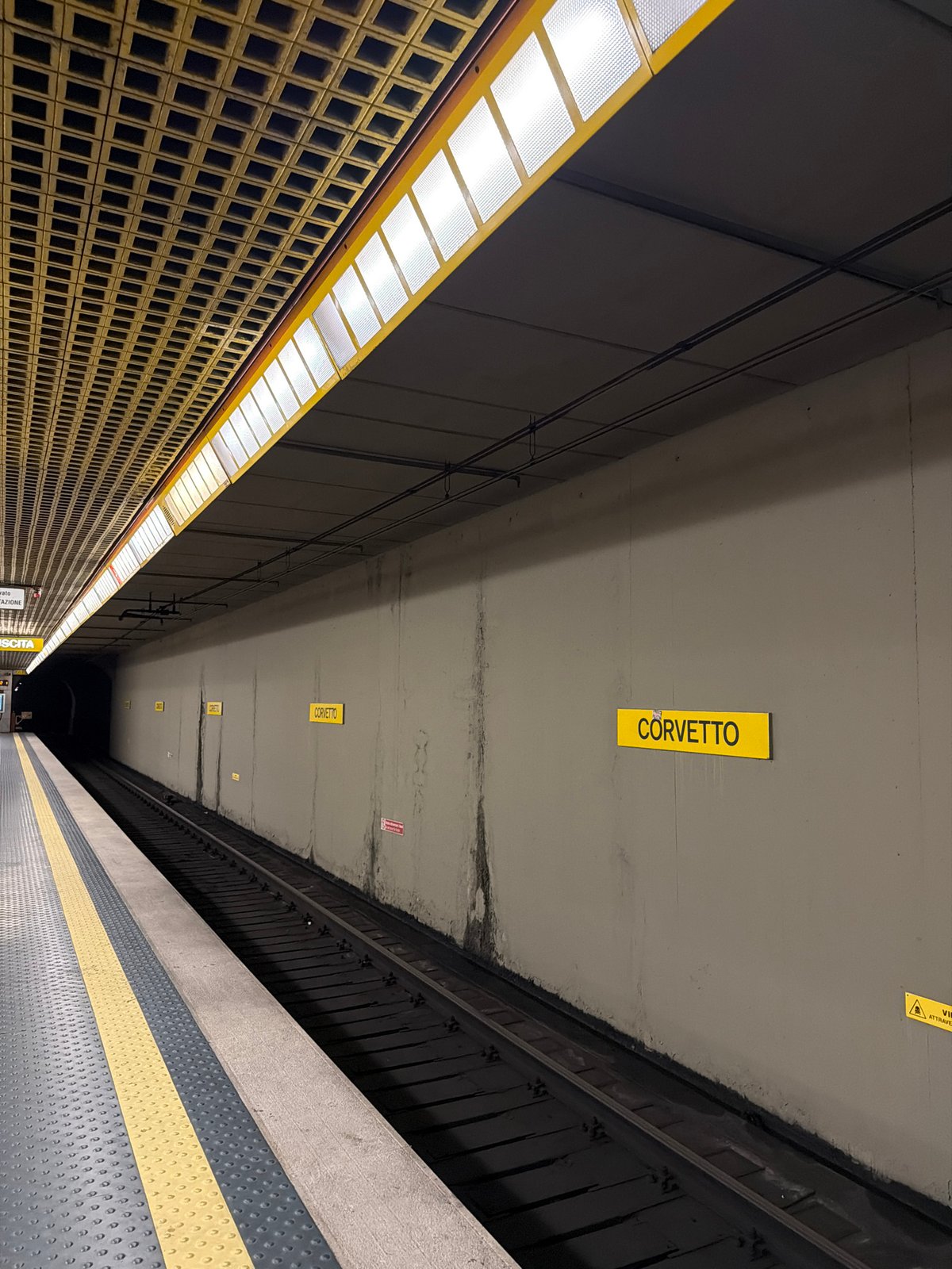 Fruit crates and platform views at Milan's Corvetto metro