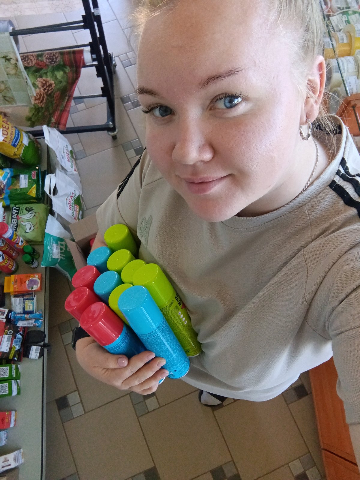 Woman with spray paint, garden gnomes documented in Фоки, Russia