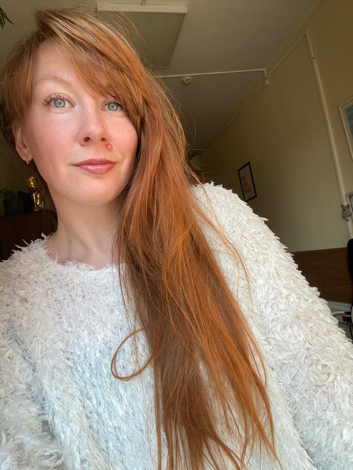 Woman takes morning selfies in Krasnoyarsk apartment