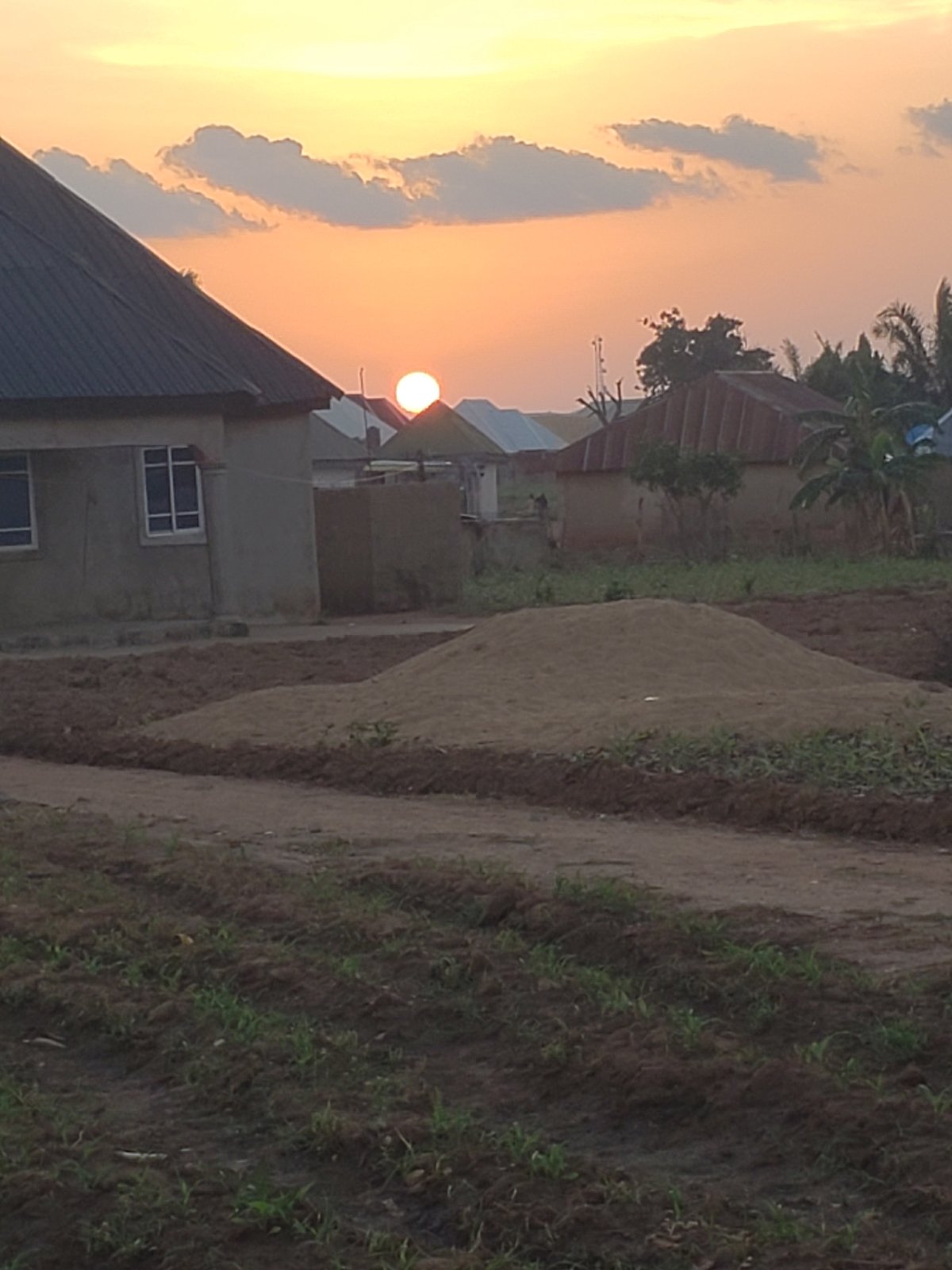 Sunset observation and World Cup disappointment captured simultaneously