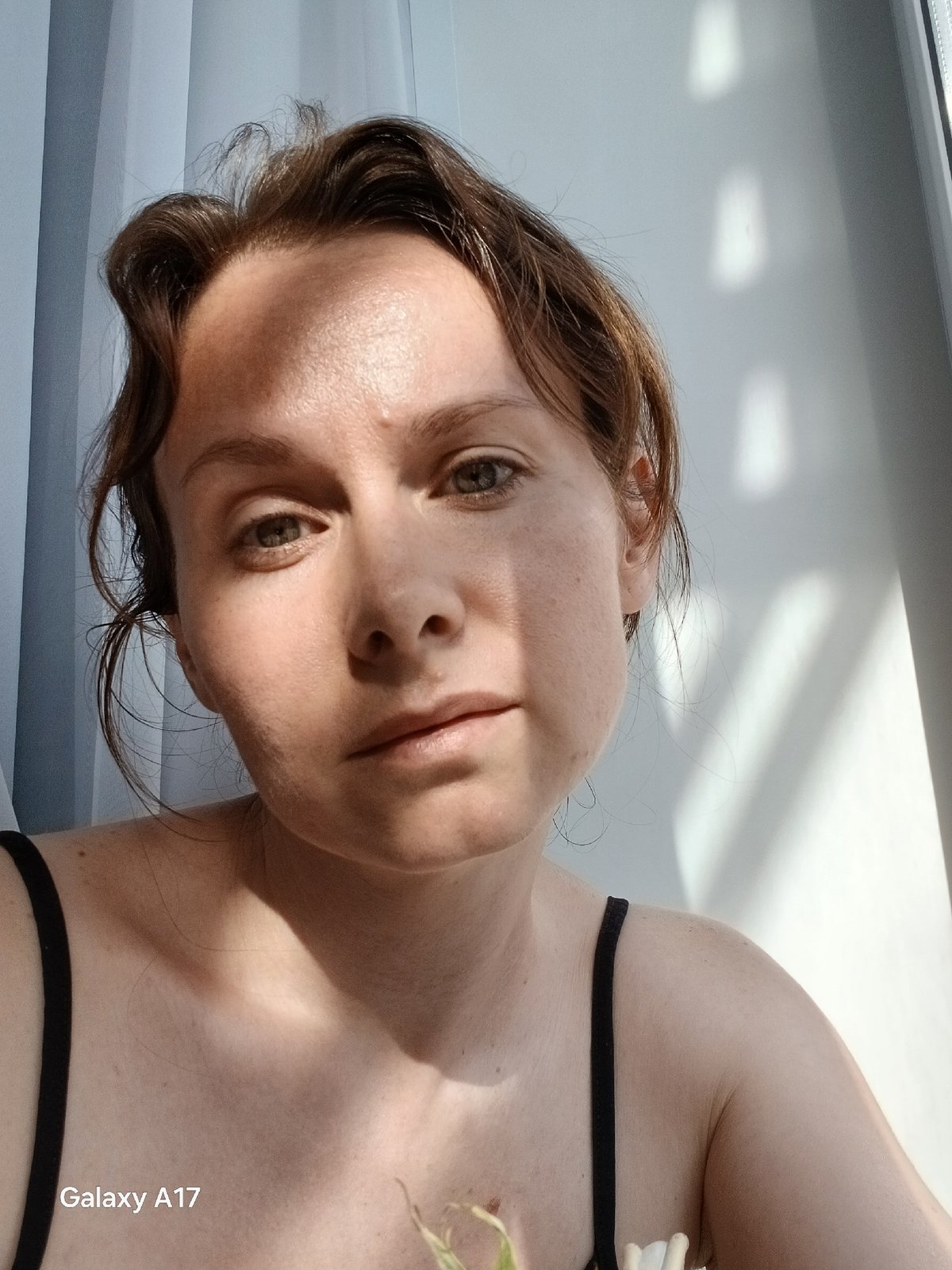 Woman documents daily life through selfies in Yekaterinburg home