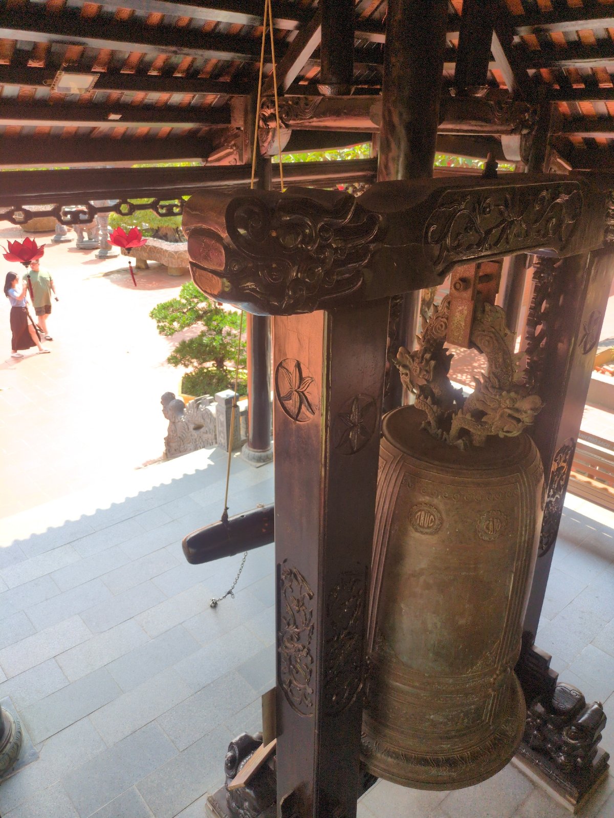 Morning tour captures Phú Quốc's coastal beauty and Buddhist monuments