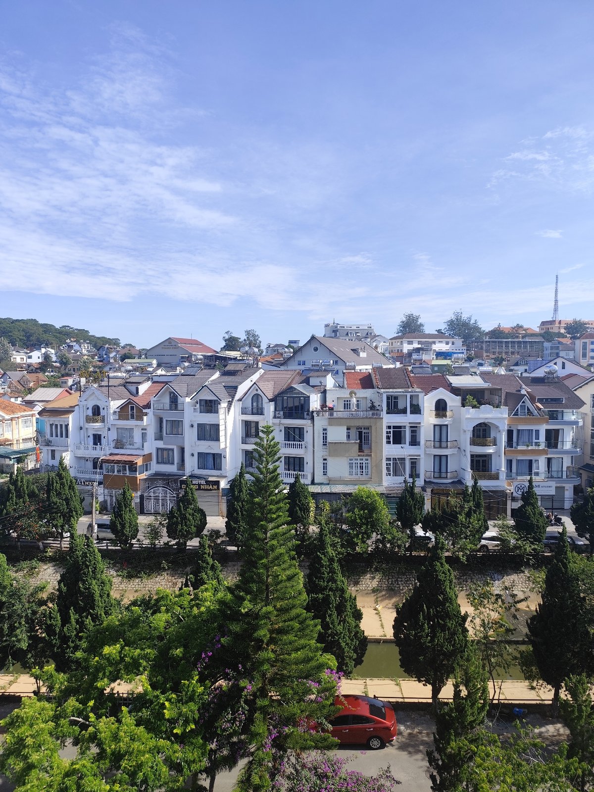 Da Lat's European architecture and greenery documented by witness