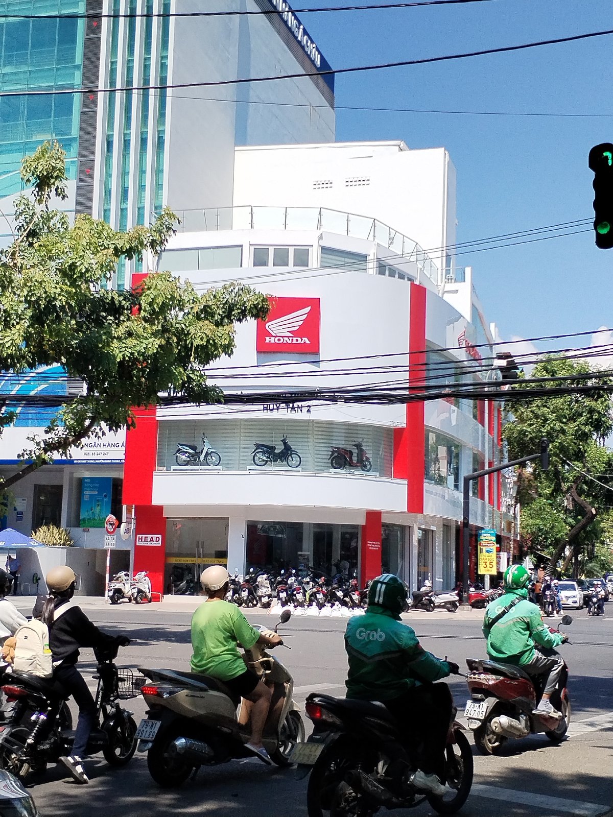 Morning street life documented across Nha Trang Ward, Vietnam