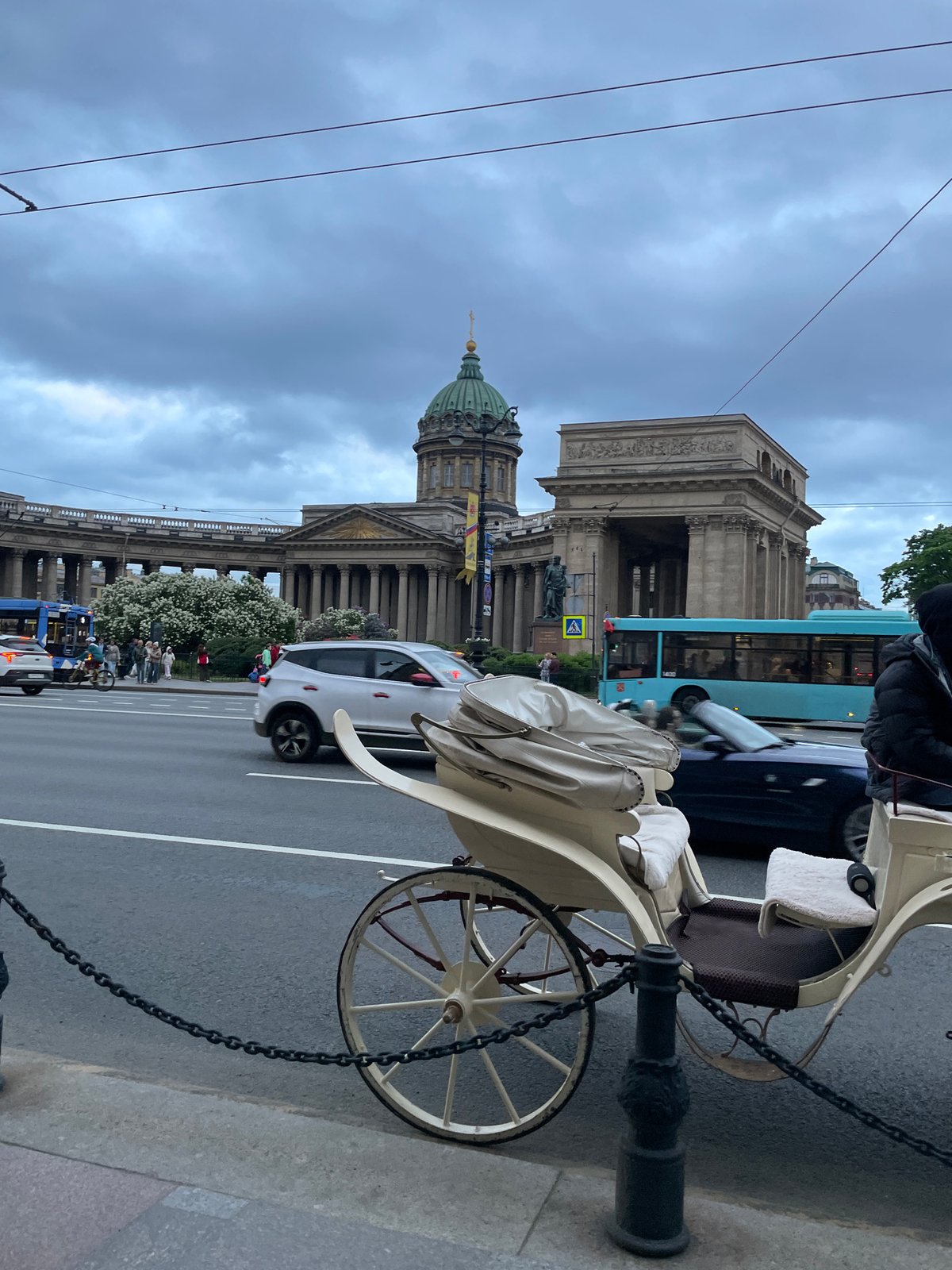 Everyday life captured around Saint Petersburg's Kazan Cathedral district