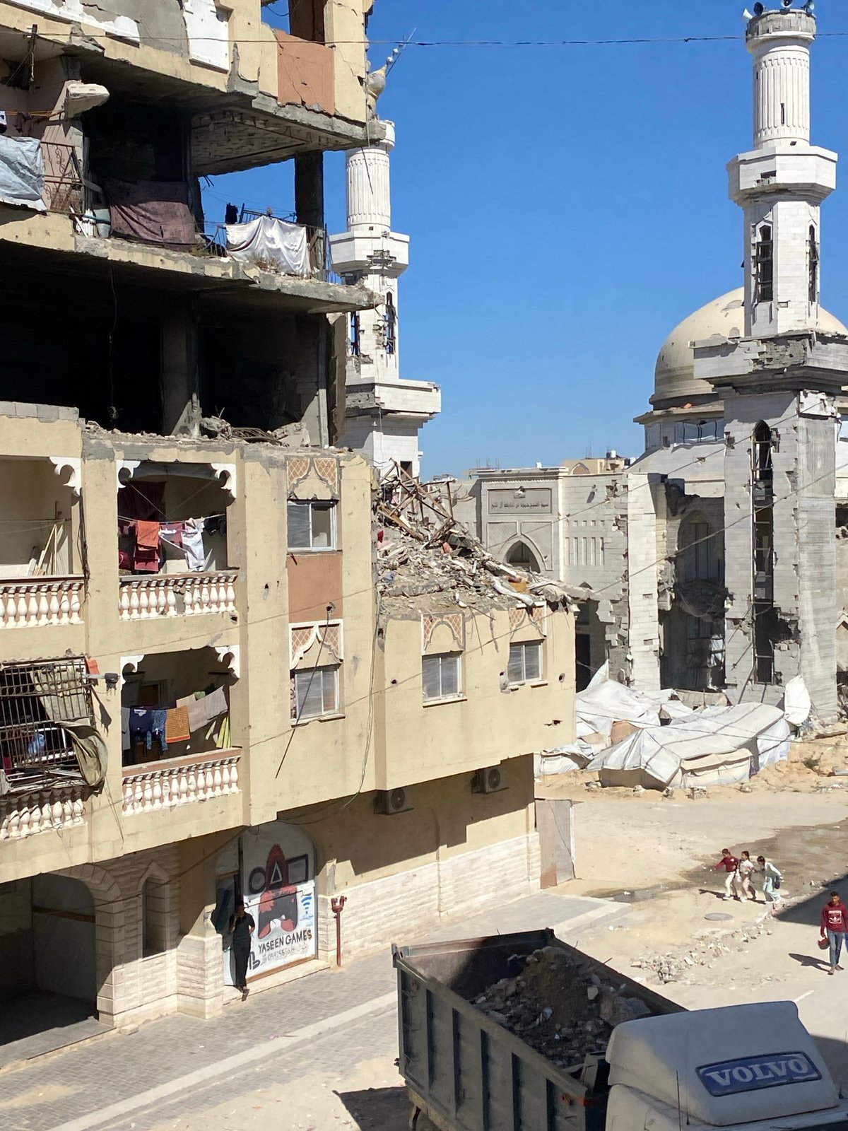 Debris removal operations continue in damaged Khan Yunis district