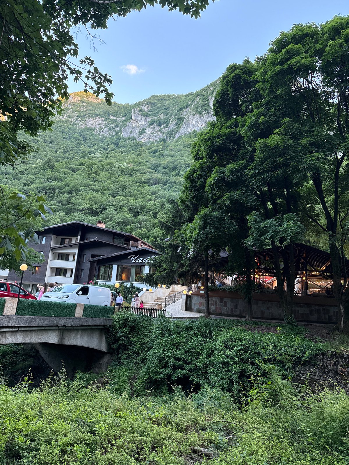 Scenic drive through Vratsa's mountain hotels and restaurants