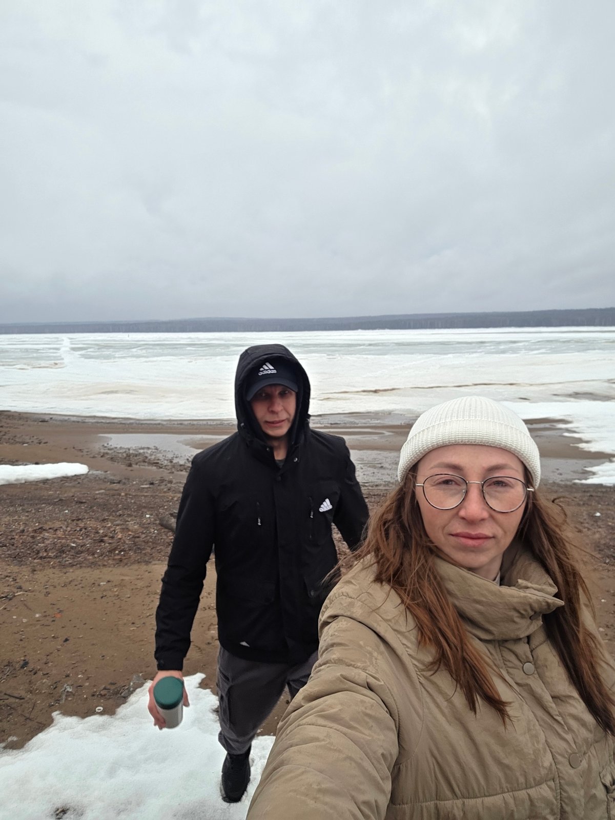Winter waterfront scenes captured in Chaikovsky, Russia