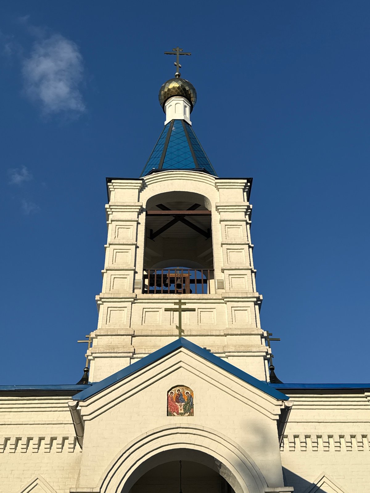 Sunny afternoon at a Moscow church and park
