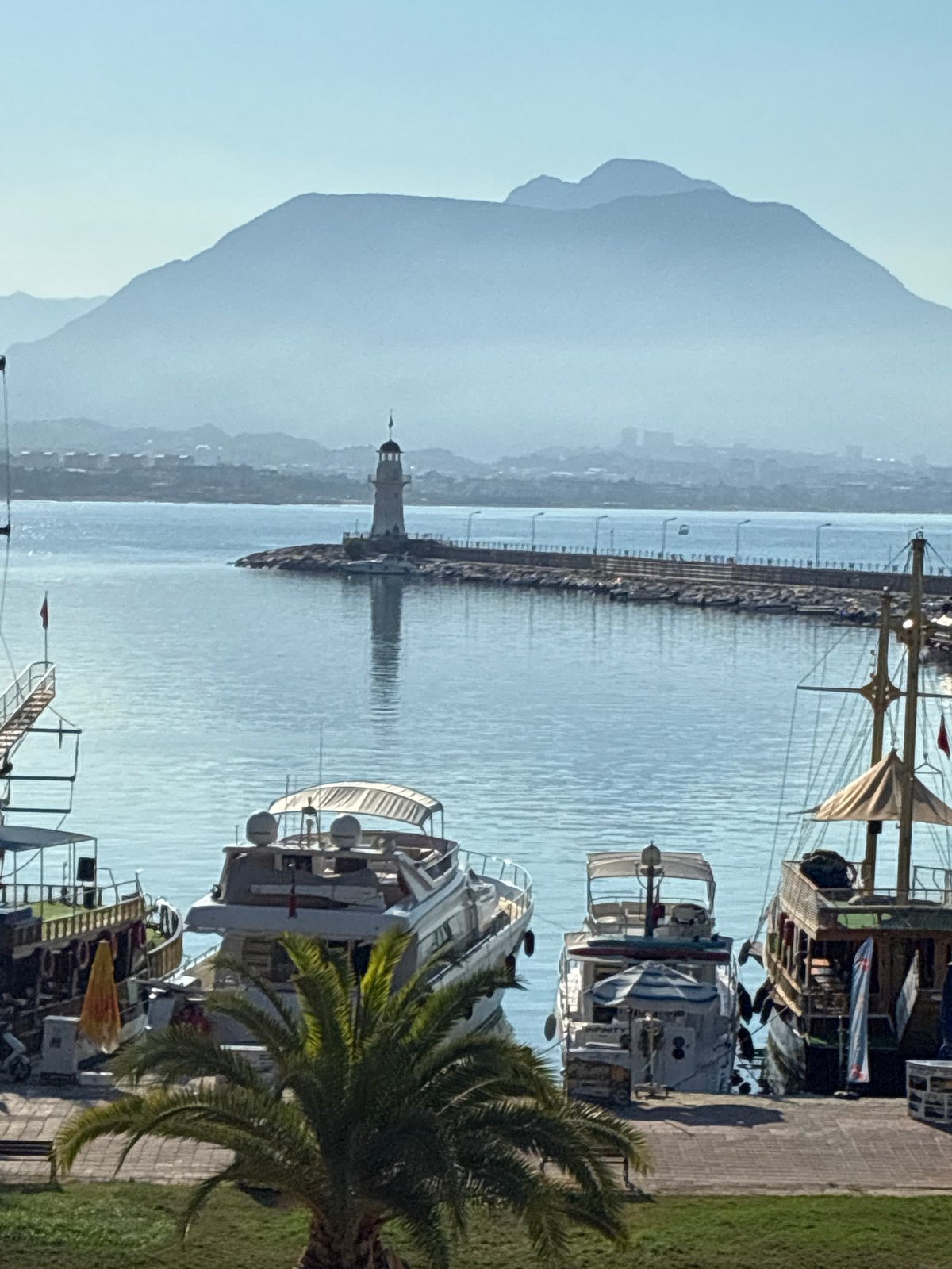 Street-level and harbor scenes from a sunny Alanya morning